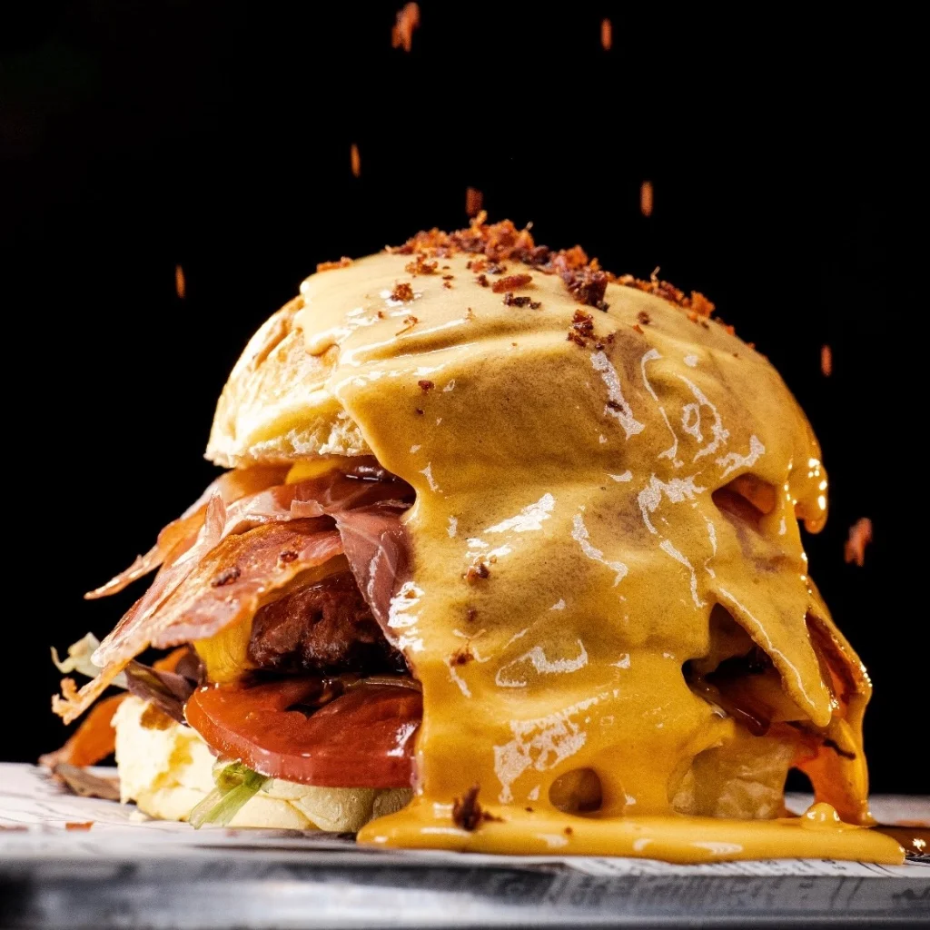 Imagen del articulo: Los Secretos de una Hamburguesa Perfecta: Guia del Maestro Parrillero